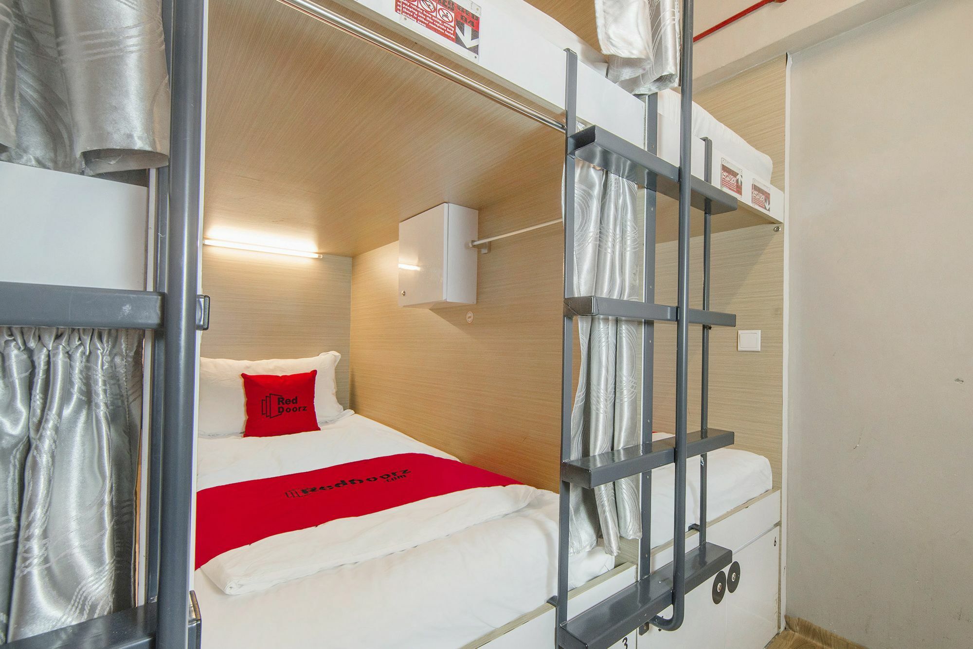 Reddoorz Hostel @ Jalan Besar Singapur Exterior foto